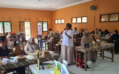 Dosen FSM Undip Beri Pelatihan E-commerce untuk Petani Salak di Desa Jerukagung